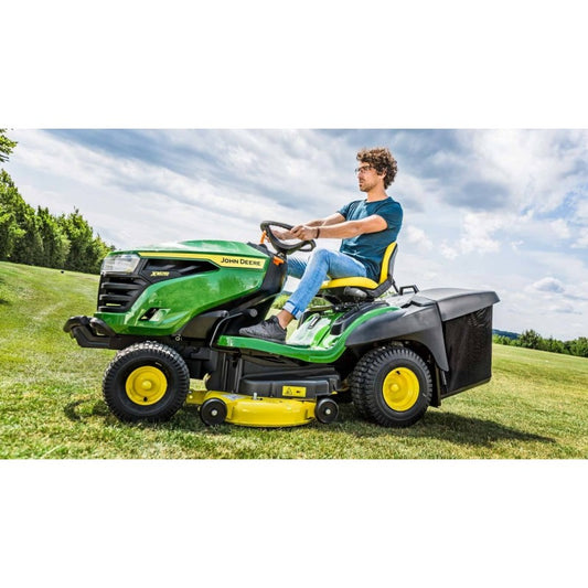 John Deere X167R Riding Mower – Image 2