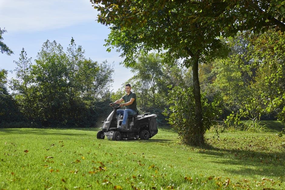 Alpina AT2 66 QA petrol ride-on mower – Image 2